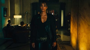 <b> HALLE BERRY: ?I CAN?T SKIP? THE BLACK REPORTERS</b>